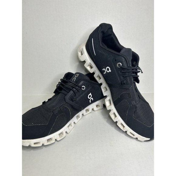 On Running Shoes On Cloud 5 Black White Low Top Running Shoes 599894 Womens Size 85 Defect